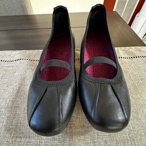 Munro brand 
Black Women's Shoes